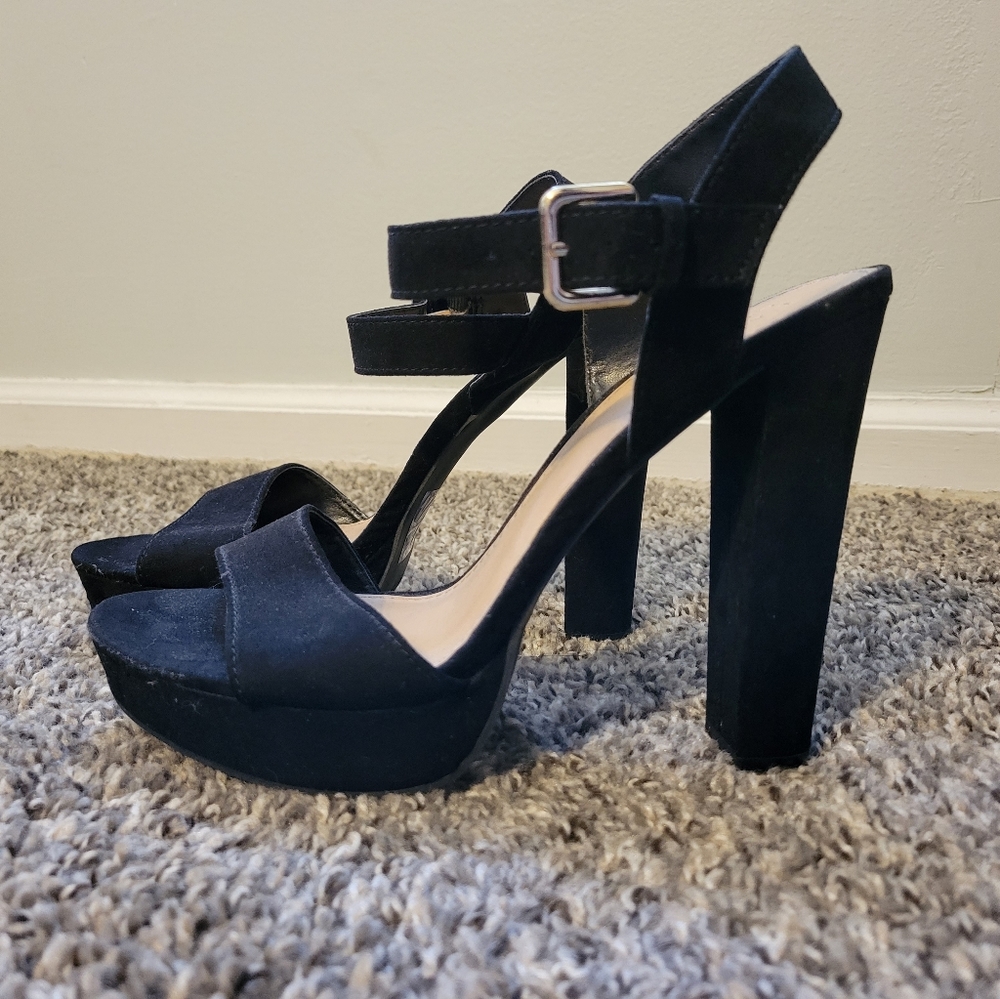 Sz. 8.5 Lauren Conrad Black Strappy Platform Heels